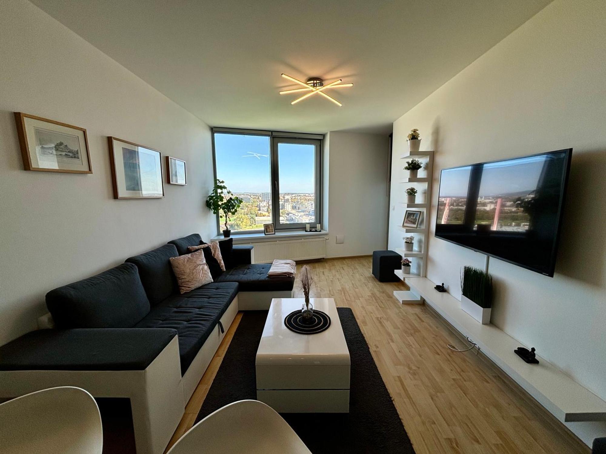 Three Towers With Beautiful View And Parking! * Pressburg