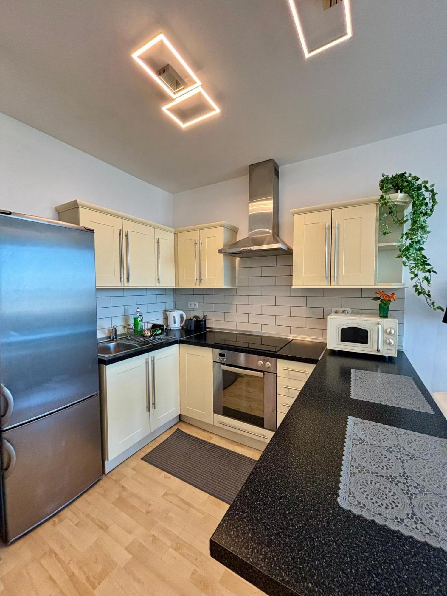 Three Towers With Beautiful View And Parking! Apartment