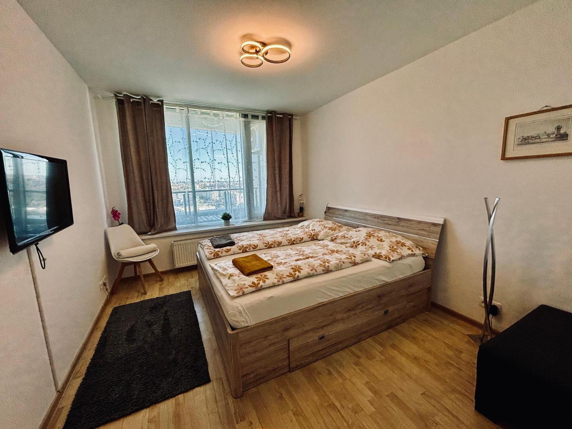 Apartment Three Towers With Beautiful View And Parking!